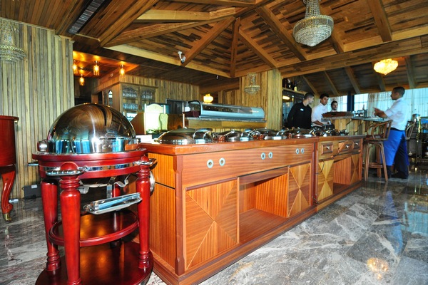 Sunday Buffet at Bay Lodge
